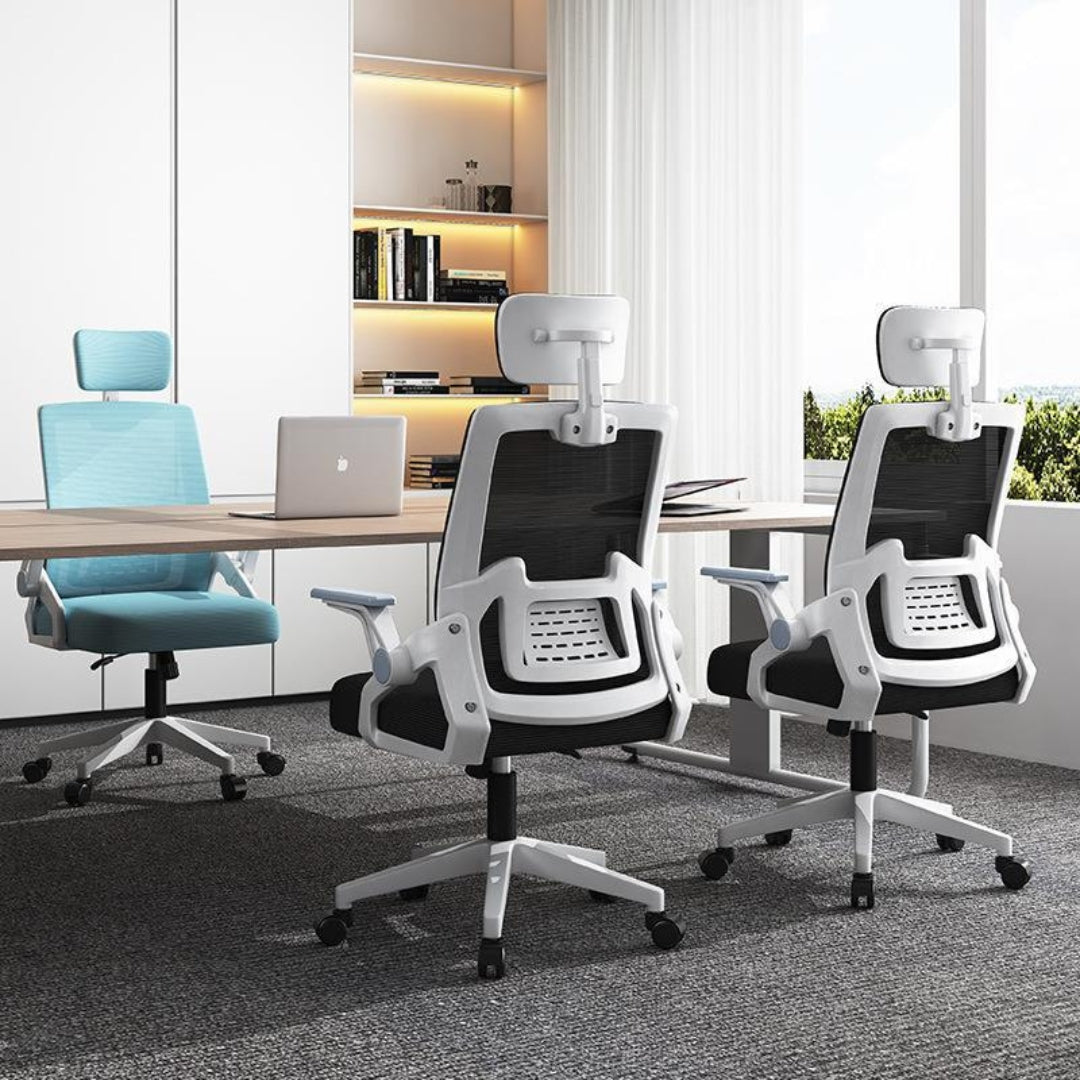 COMFORT ergonomska stolica YT-588 PLAVA BIJELI RAM,,<p>Comfort ergonomska stolica je idealan izbor za udobnost i funkcionalnost u vašem radnom prostoru.</p>
<p>Ova stolica s modernim dizajnom i naprednim funkcijama pruža maksimalnu podršku tokom dugih radnih sati.</p>
<p>&nbsp;</p>
<p><strong>Ključne karakteristike uključuju:</strong></p>
<p>Podesivi naslon za ruke po uglu i daljini</p>
<p>Podesivi naslon za glavu po uglu i daljini</p>
<p>Lumbalnu potporu za pravilno držanje</p>
<p>Mesh materijal koji omog